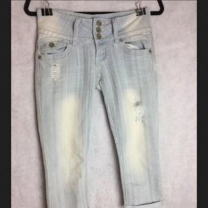 womens distressed capris